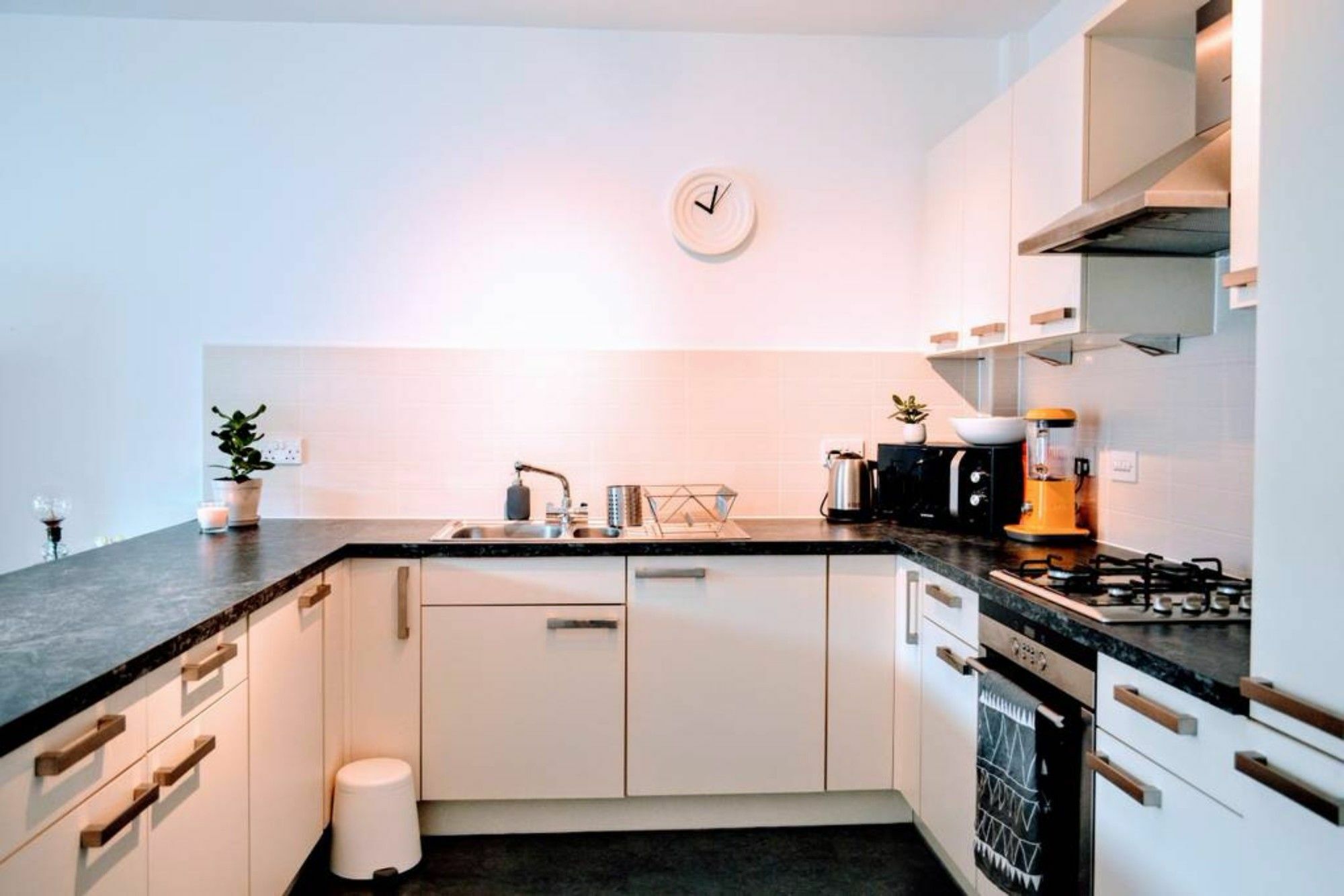 Beautifully Renovated Apartment -Central EDI Exterior photo