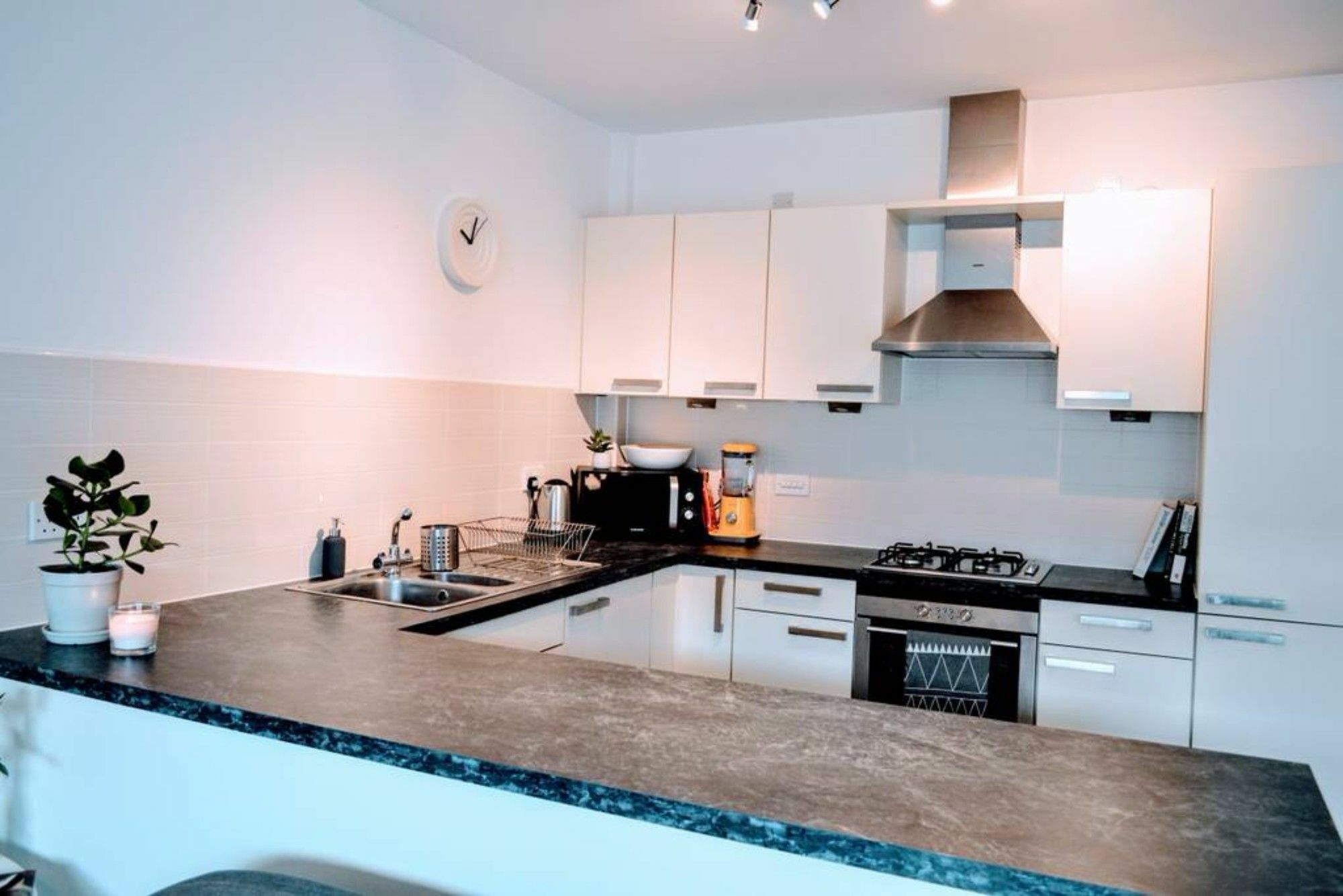 Beautifully Renovated Apartment -Central EDI Exterior photo